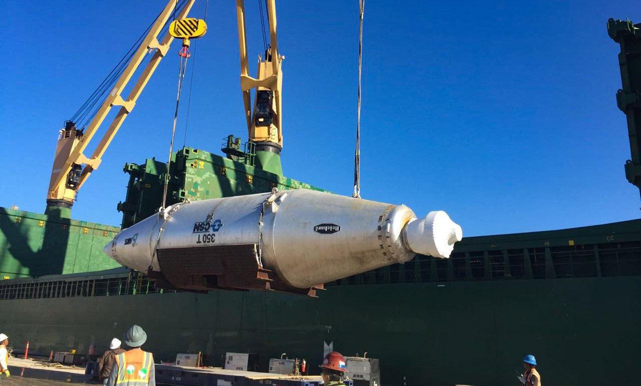 Project cargo being loaded on board an Asia Break Bulk vessel